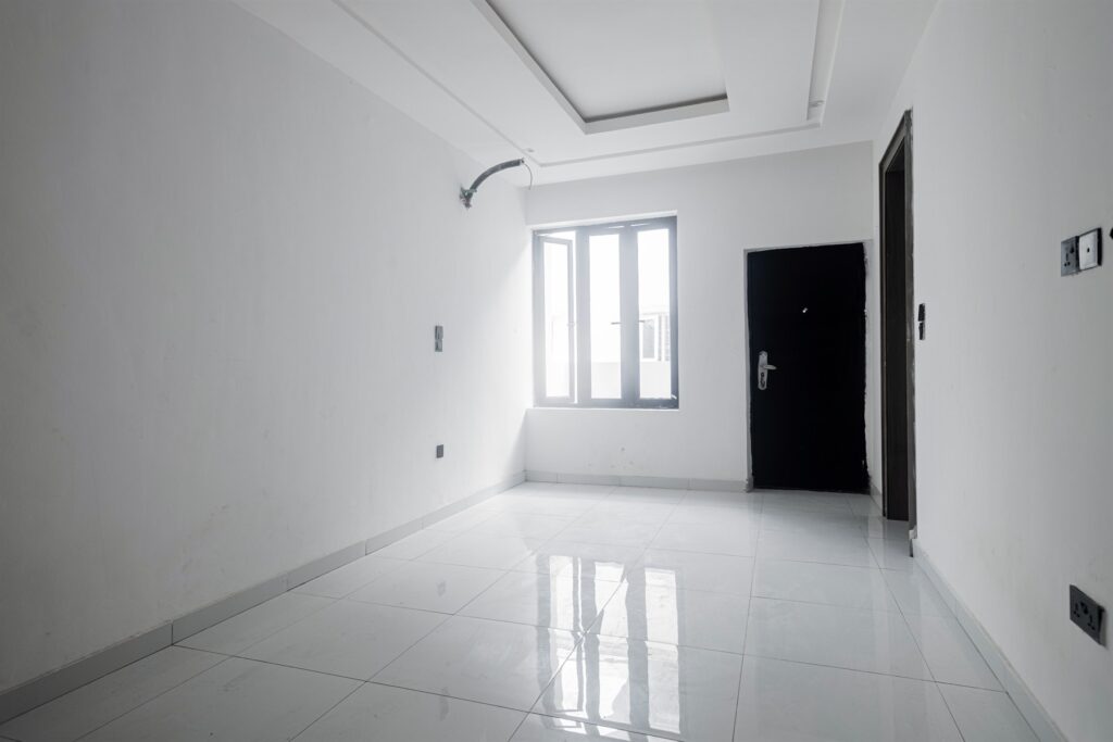 Brum Height 5: Bright unfurnished room with a large window